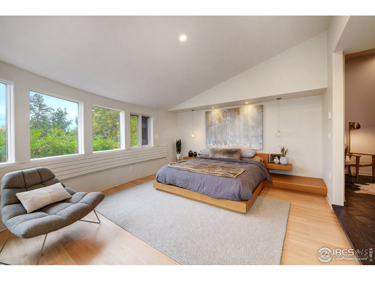 505 Geneva Avenue Boulder, CO 80302 - Photo 21 of 40 a spacious bedroom with a bed and a large window