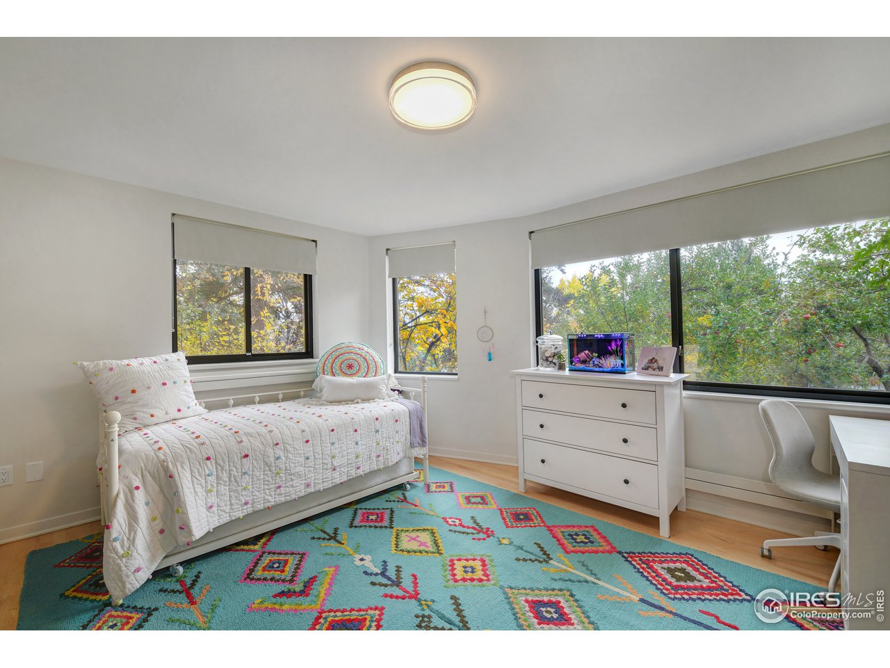 505 Geneva Avenue Boulder, CO 80302 - Photo 33 of 40 a bedroom with a bed and a dresser