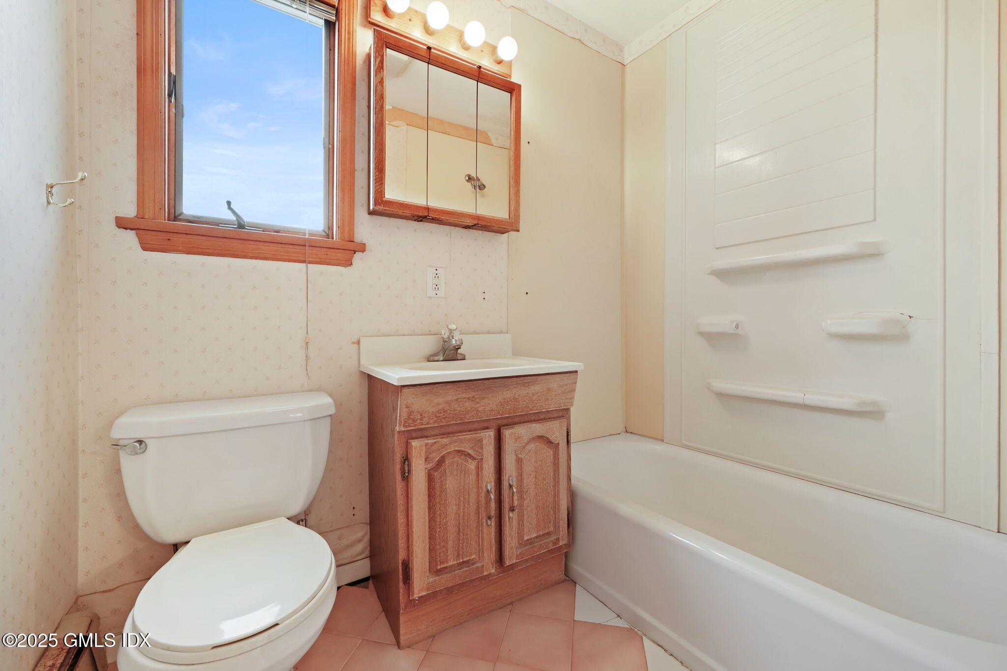 40 Moshier Street Greenwich, CT 06831 - Photo 14 of 22 13-web-or-mls-40-moshier-st