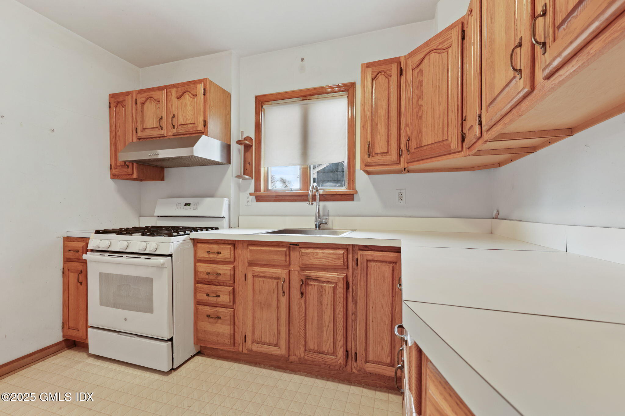 40 Moshier Street Greenwich, CT 06831 - Photo 4 of 22 2-web-or-mls-40-moshier-st