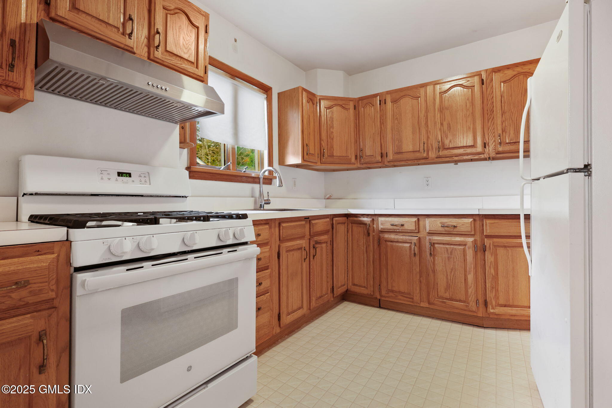 40 Moshier Street Greenwich, CT 06831 - Photo 5 of 22 3-web-or-mls-40-moshier-st