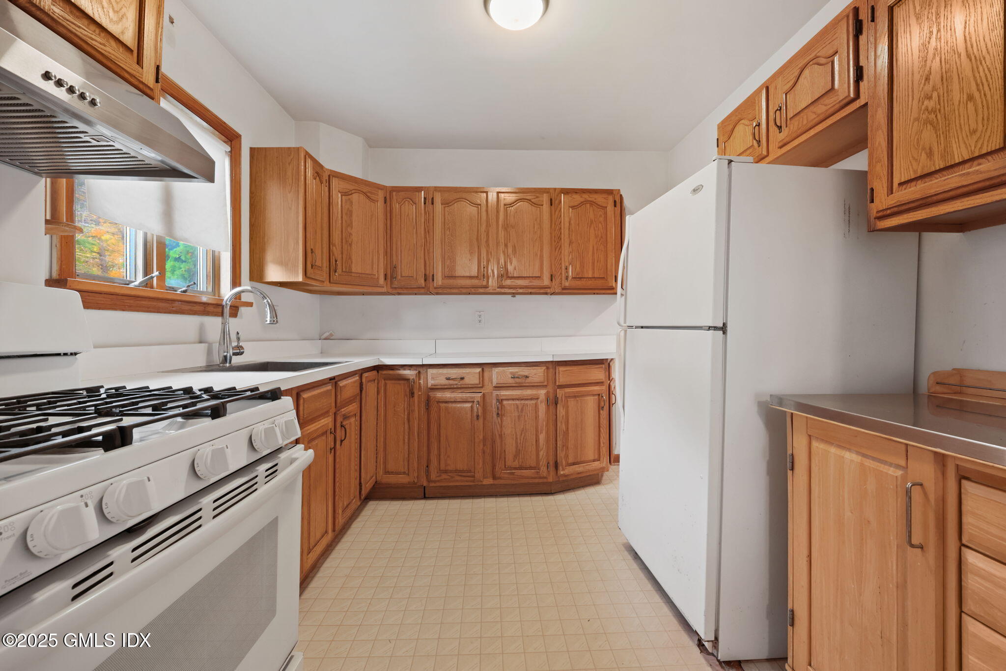 40 Moshier Street Greenwich, CT 06831 - Photo 6 of 22 4-web-or-mls-40-moshier-st