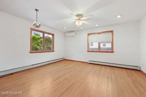 $999,000 | 40 Moshier Street, Greenwich, CT 06831