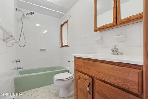 $999,000 | 40 Moshier Street, Greenwich, CT 06831