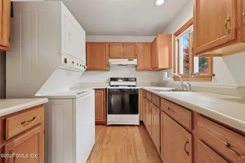 $999,000 | 40 Moshier Street, Greenwich, CT 06831