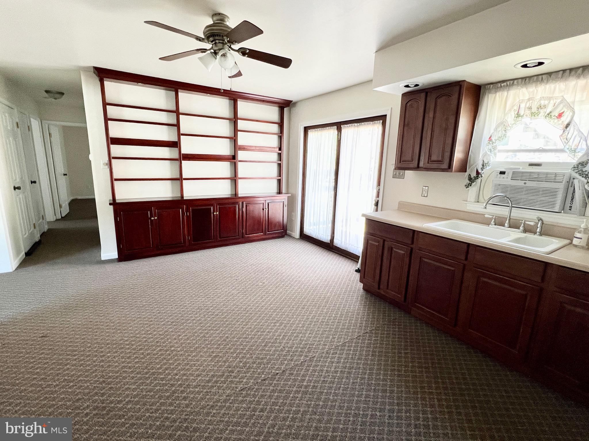 107 Centre Street Ashland, PA 17921 - Photo 6 of 32 a spacious bathroom with a double vanity sink a mirror and a bathtub