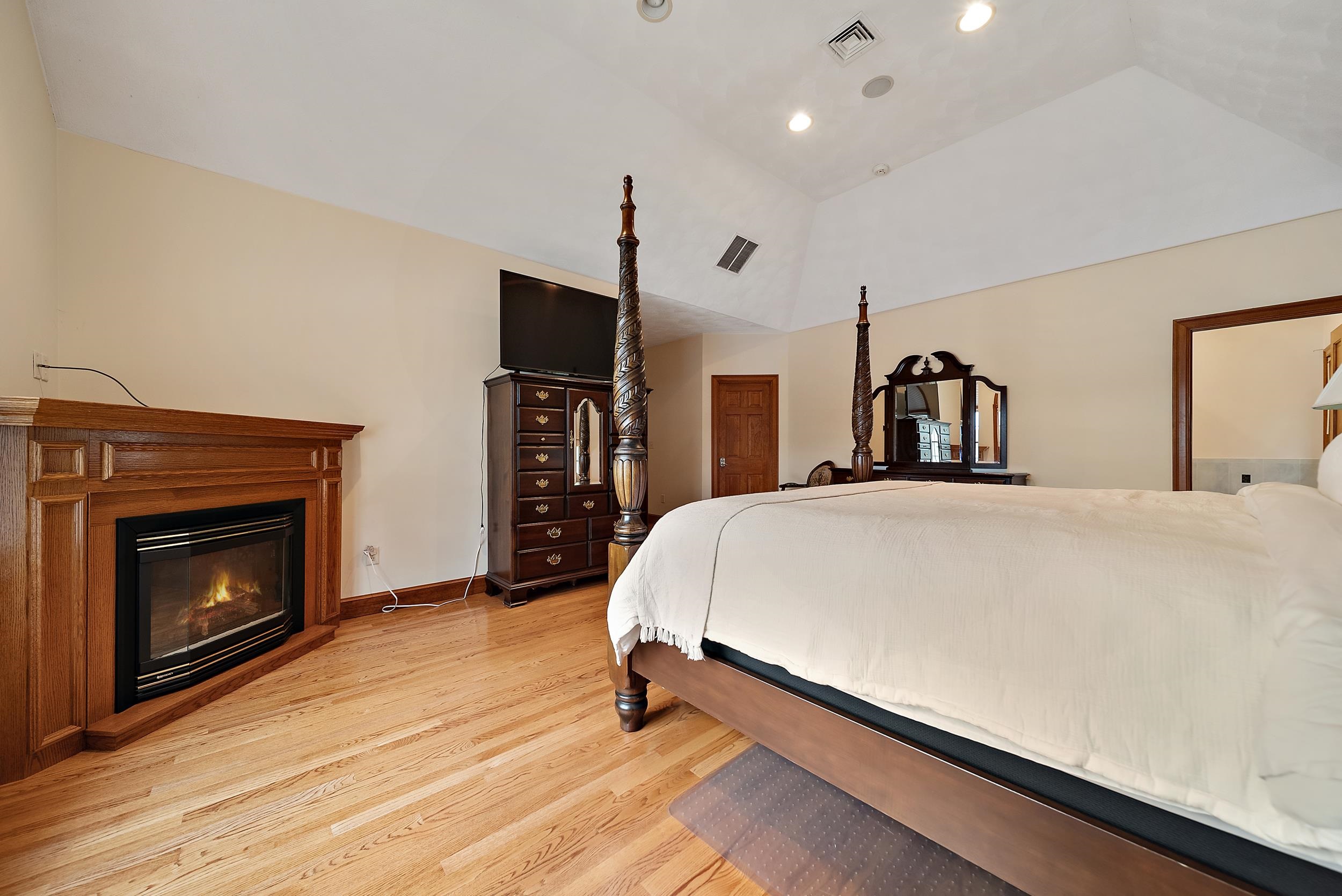 20 Gillis Terrace Salem, NH 03079 - Photo 14 of 32