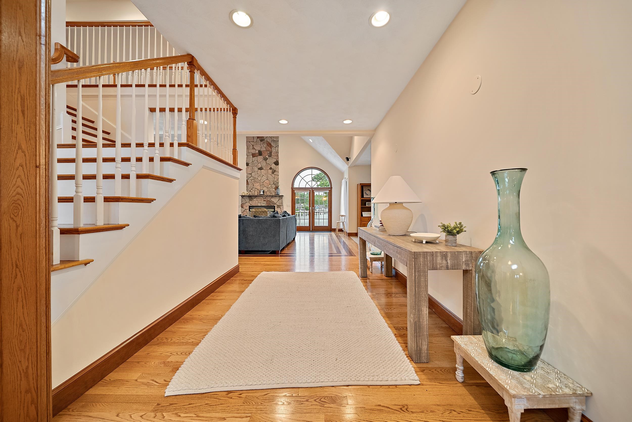 20 Gillis Terrace Salem, NH 03079 - Photo 3 of 32