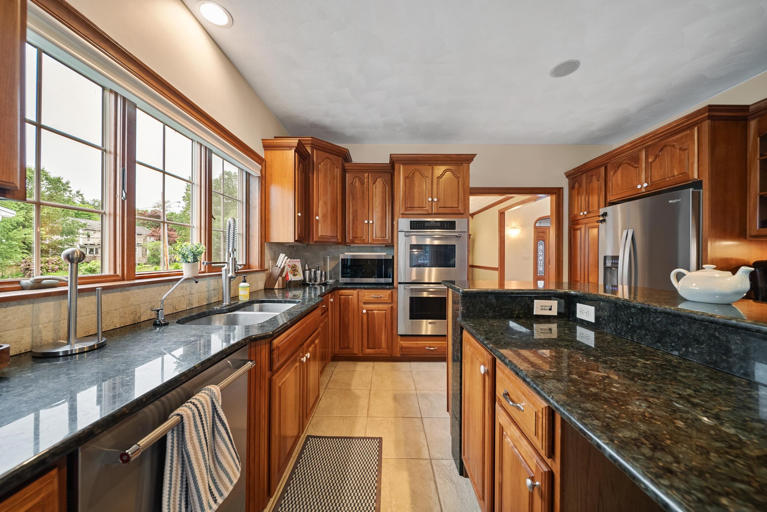 20 Gillis Terrace Salem, NH 03079 - Photo 5 of 32