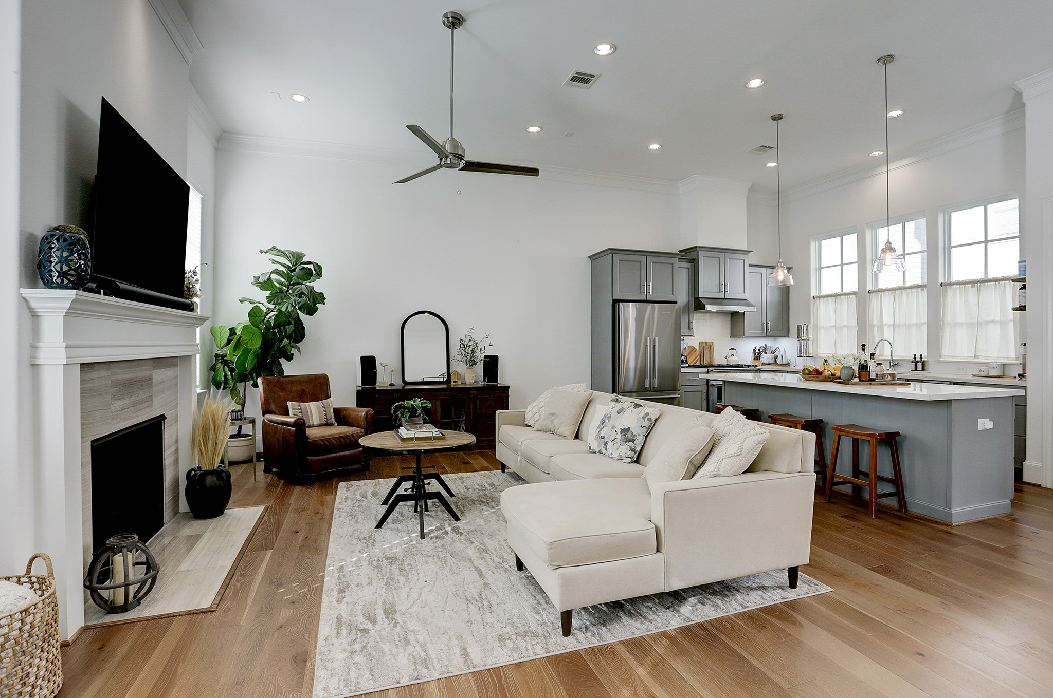 2512 Hollister Road Houston, TX 77080 - Photo 13 of 41 Beautiful engineered wood floors throughout
