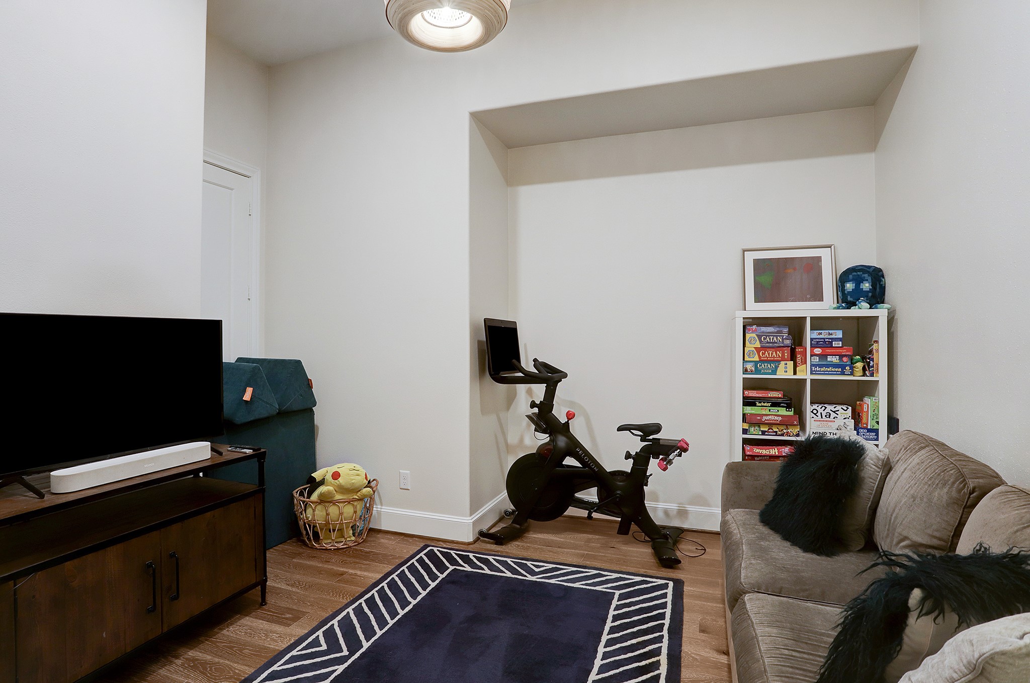 2512 Hollister Road Houston, TX 77080 - Photo 18 of 41 Bonus room can be used as an office, playroom, exercise room, etc. (Formerly the 2nd primary closet).