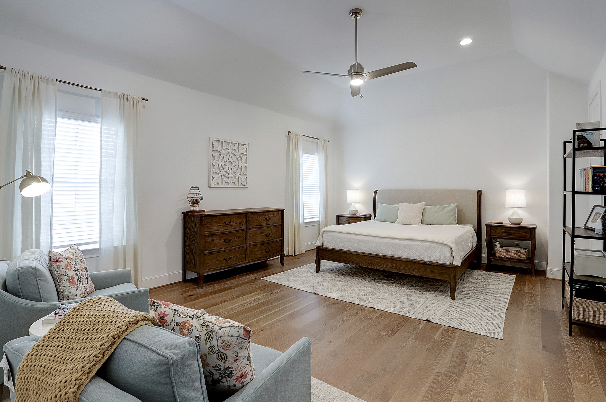 2512 Hollister Road Houston, TX 77080 - Photo 21 of 41 Primary bedroom