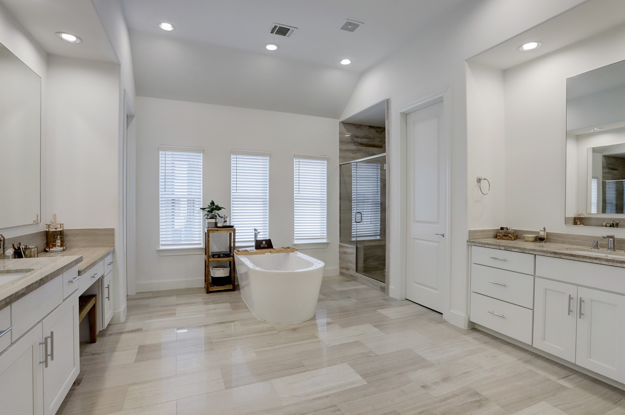 2512 Hollister Road Houston, TX 77080 - Photo 23 of 41 Huge primary bath with double sinks