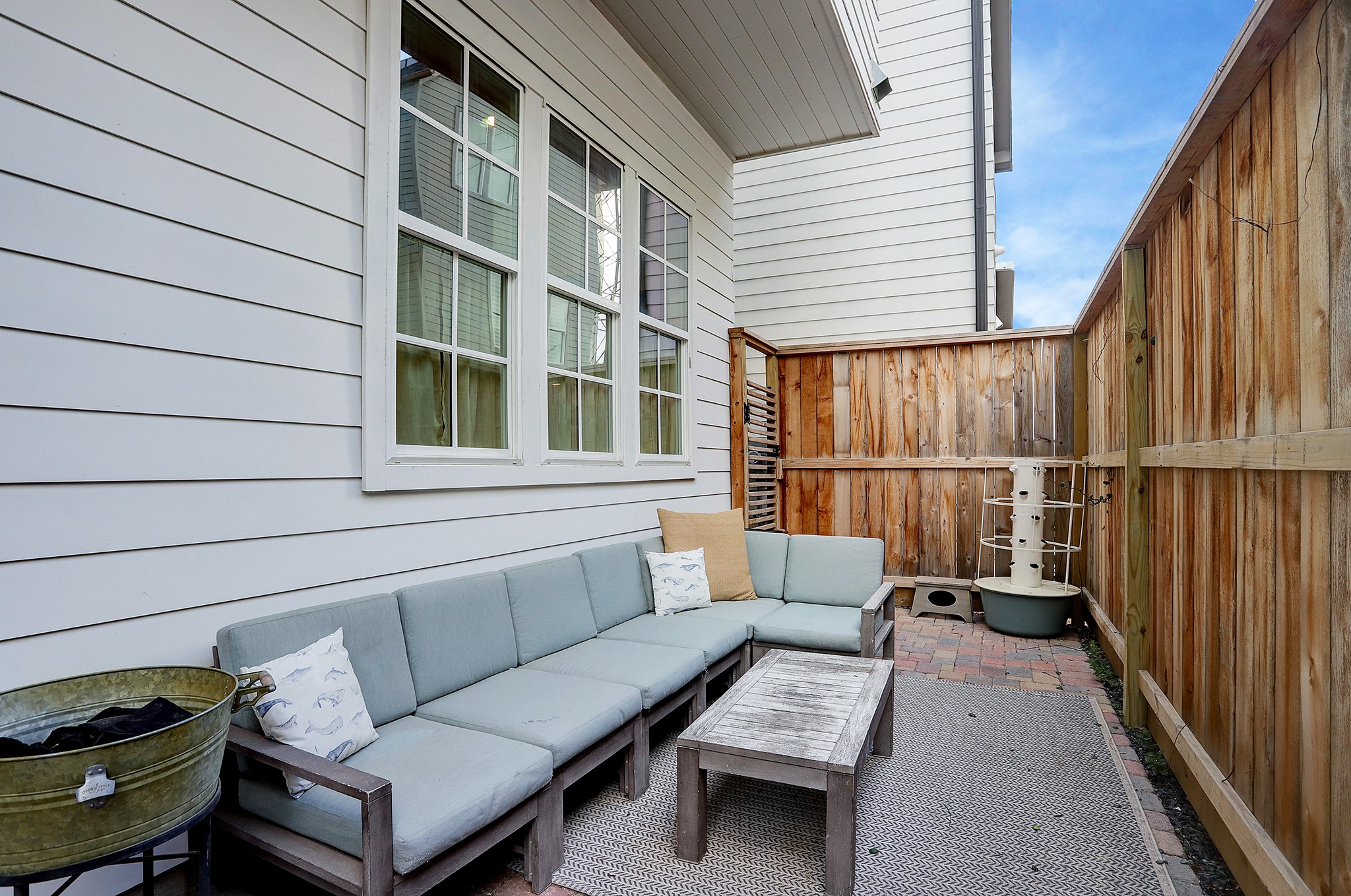 2512 Hollister Road Houston, TX 77080 - Photo 28 of 41 Back patio fully fenced