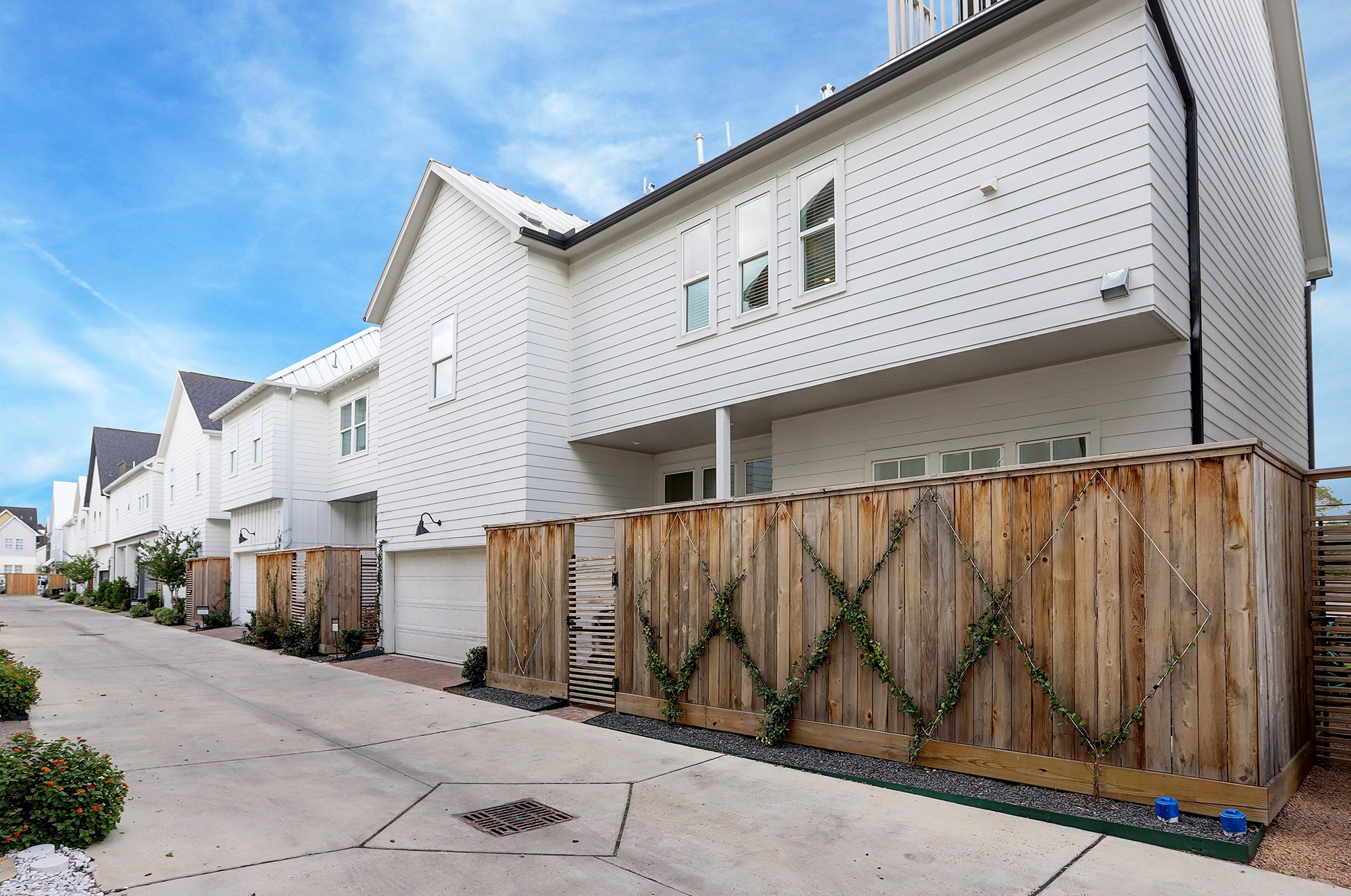 2512 Hollister Road Houston, TX 77080 - Photo 30 of 41 Back entrance to the house