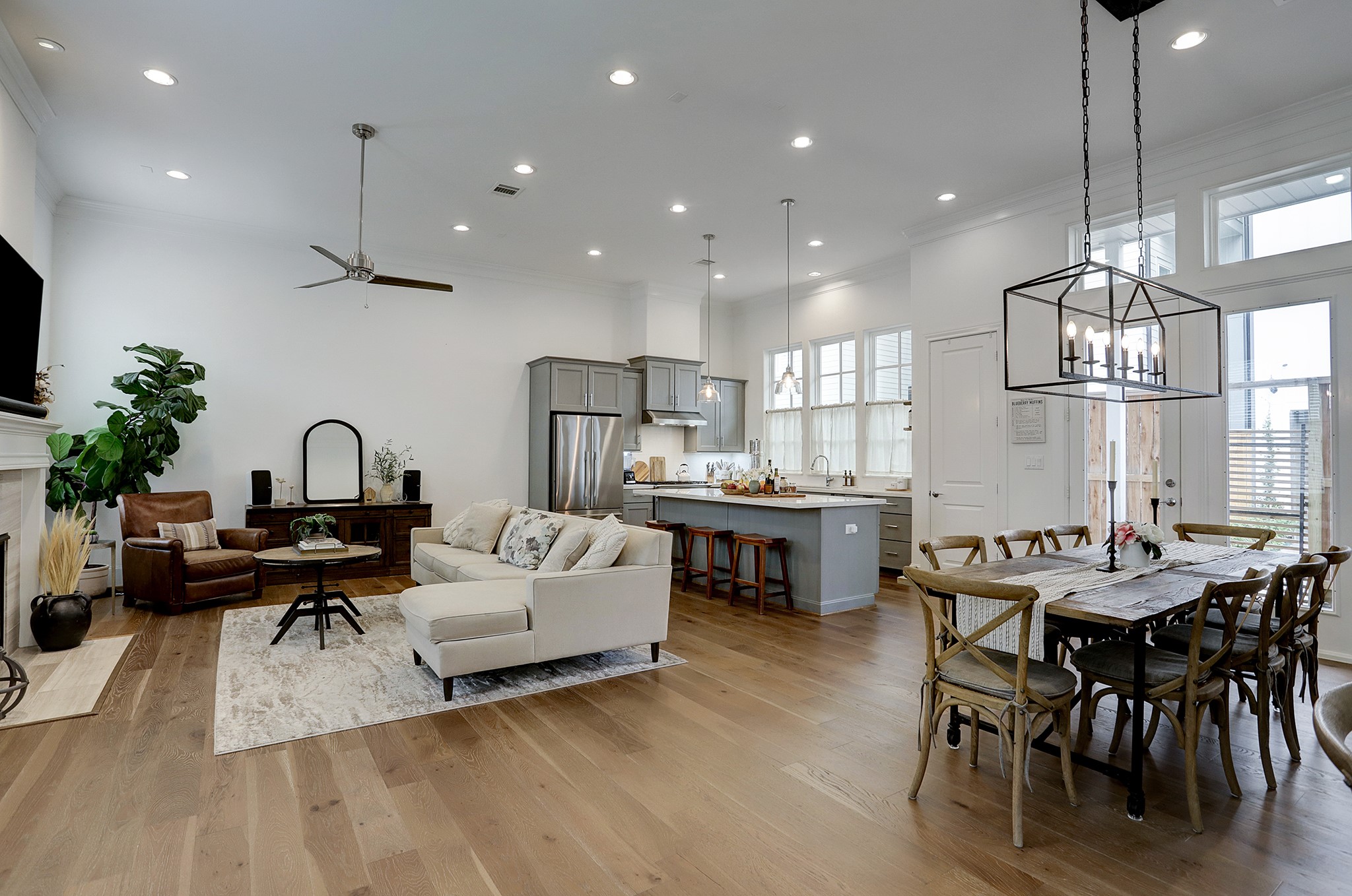 2512 Hollister Road Houston, TX 77080 - Photo 3 of 41 Open living/dining and kitchen with 12' ceilings