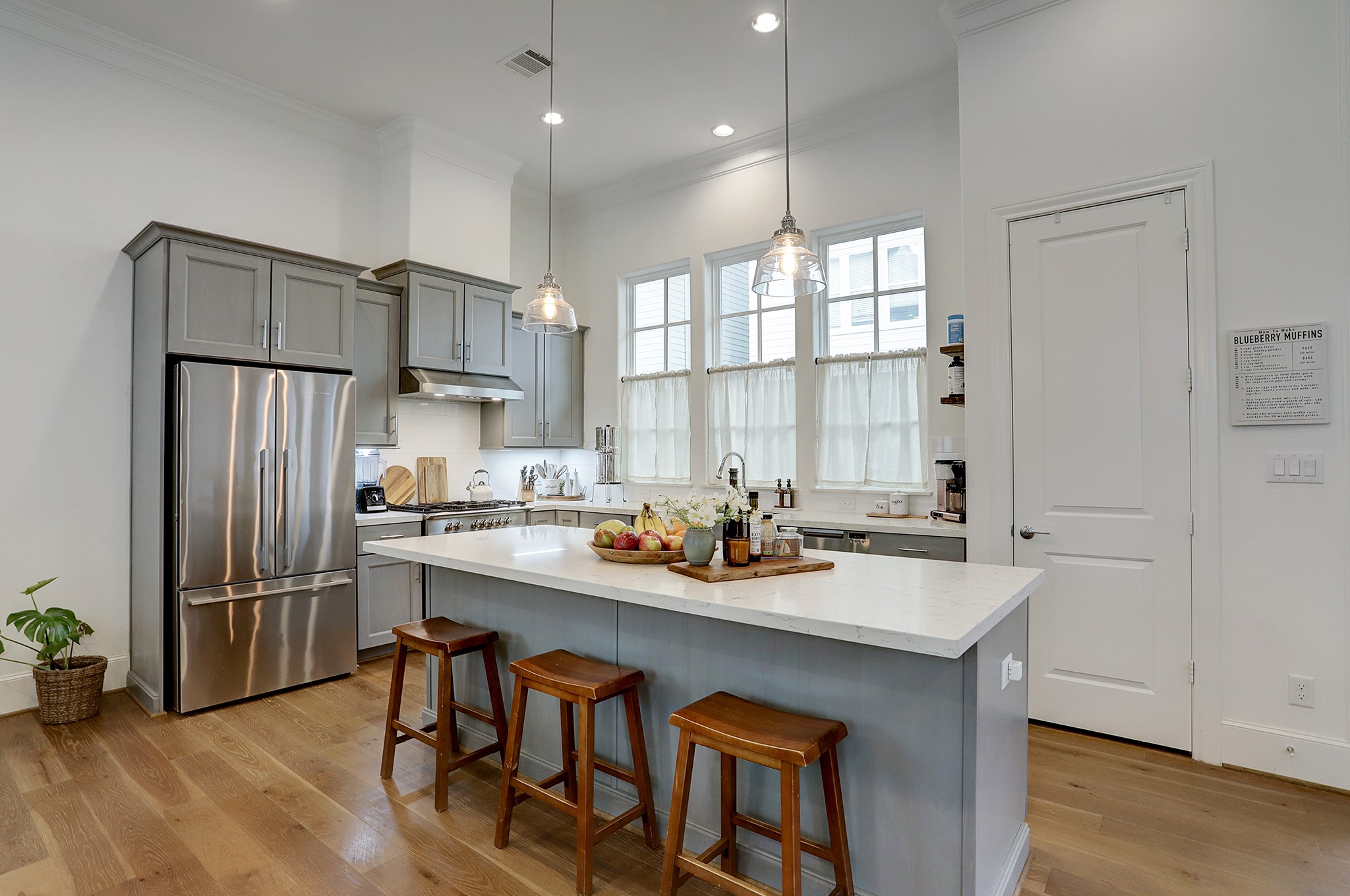 2512 Hollister Road Houston, TX 77080 - Photo 7 of 41 Extra long kitchen island