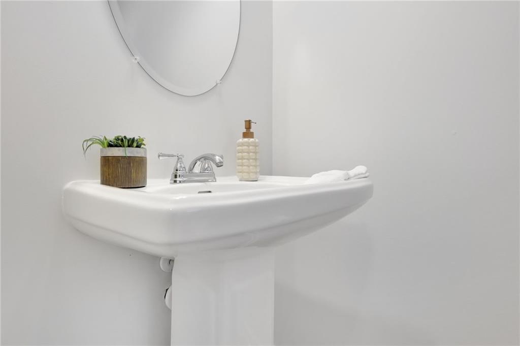 803 Dundee Way Cartersville, GA 30121 - Photo 4 of 37 a bathroom with a sink and a mirror