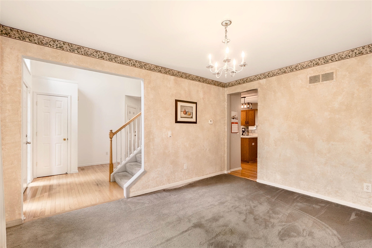 399 Quail Ridge Court Waterford, MI 48327 - Photo 7 of 44