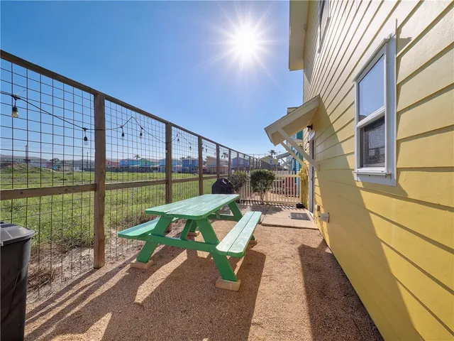 $584,900 | 2606 Eleventh Street, Unit 21, Port Aransas, TX 78373