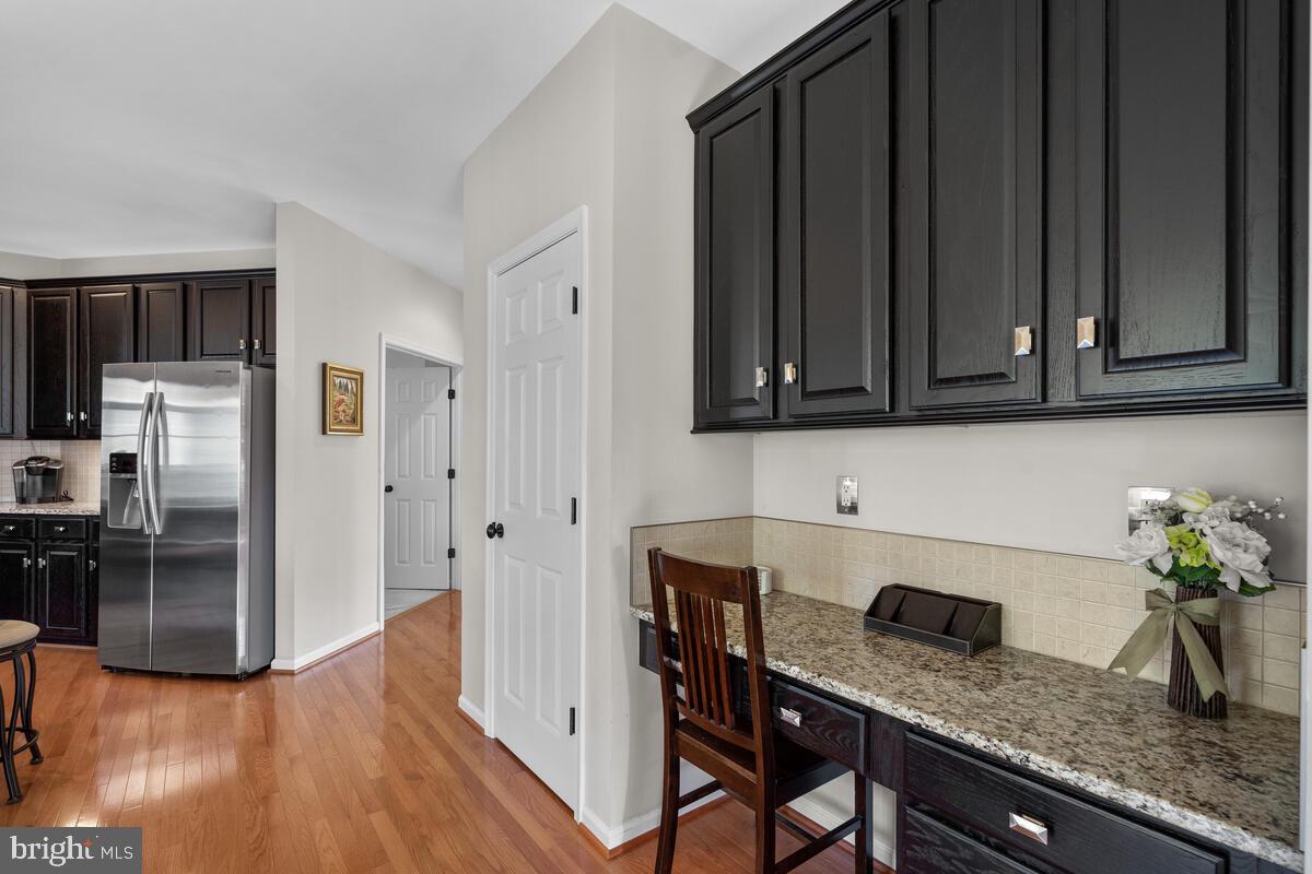 18502 Crossview Road Boyds, MD 20841 - Photo 24 of 68 Kitchen Desk & Pantry