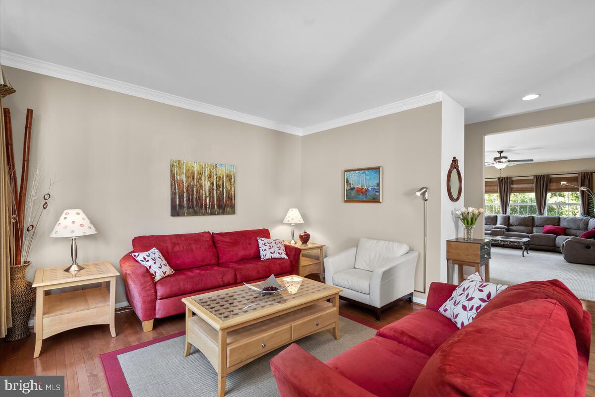 18502 Crossview Road Boyds, MD 20841 - Photo 5 of 68 Living Room