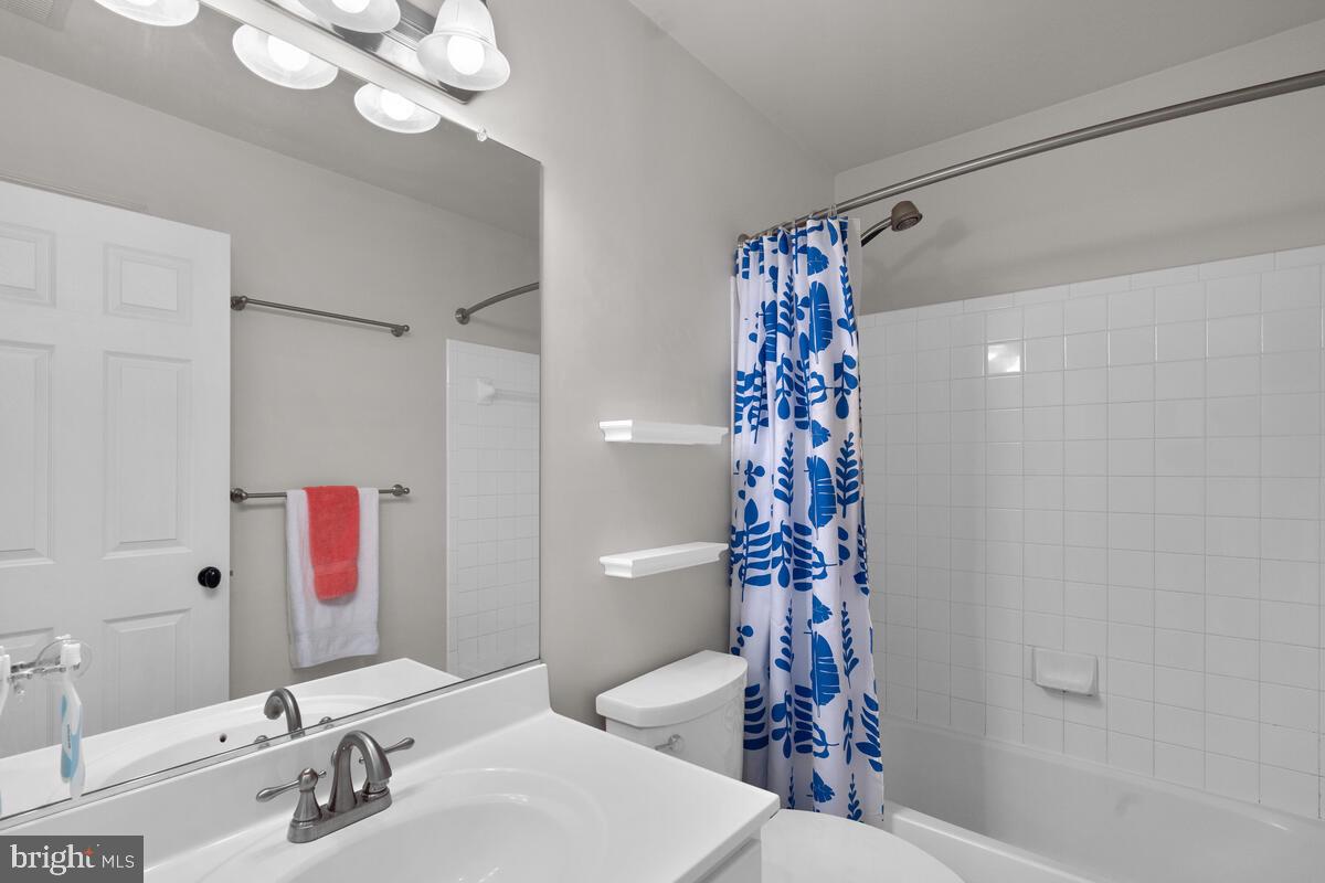 18502 Crossview Road Boyds, MD 20841 - Photo 43 of 68 Upper-Level Hall Bathroom