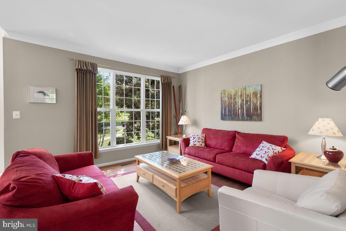 18502 Crossview Road Boyds, MD 20841 - Photo 6 of 68 Living Room
