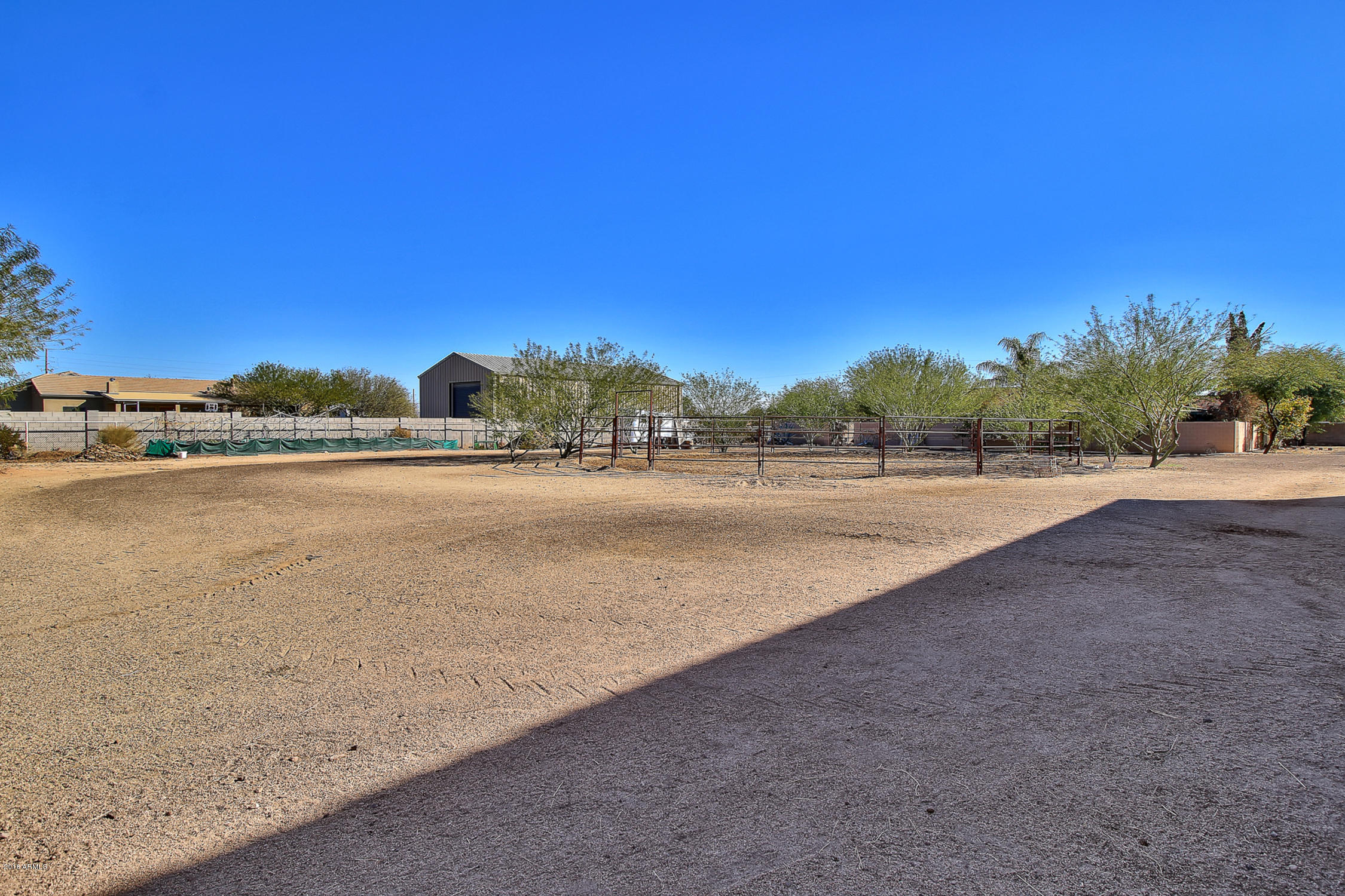 1112 East Maddock Road Phoenix, AZ 85086 - Photo 47 of 53 round pen garden area