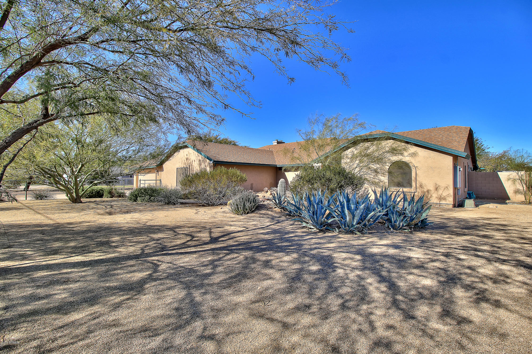 1112 East Maddock Road Phoenix, AZ 85086 - Photo 7 of 53 a Front_of_Home_3