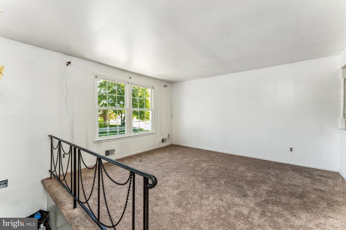 8703 Canberra Drive Clinton, MD 20735 - Photo 4 of 38