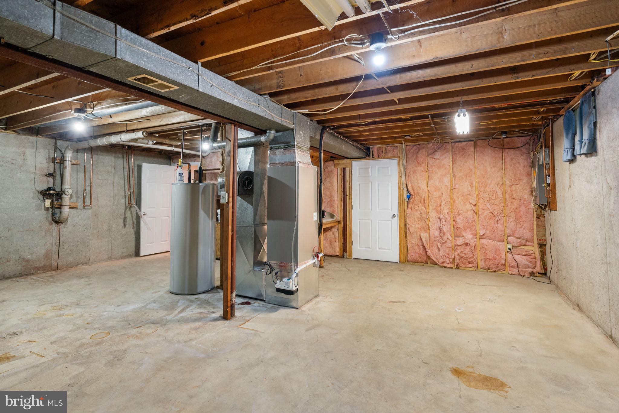 4084 Braxton Road Chantilly, VA 20151 - Photo 37 of 46 Stotage and utility room