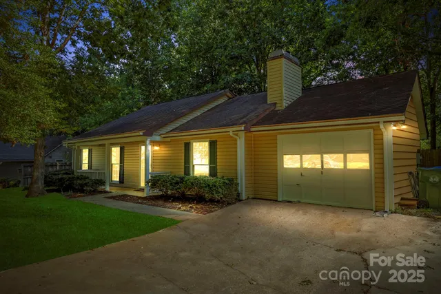 $434,000 | 208 Southwood Court, Fletcher, NC 28732