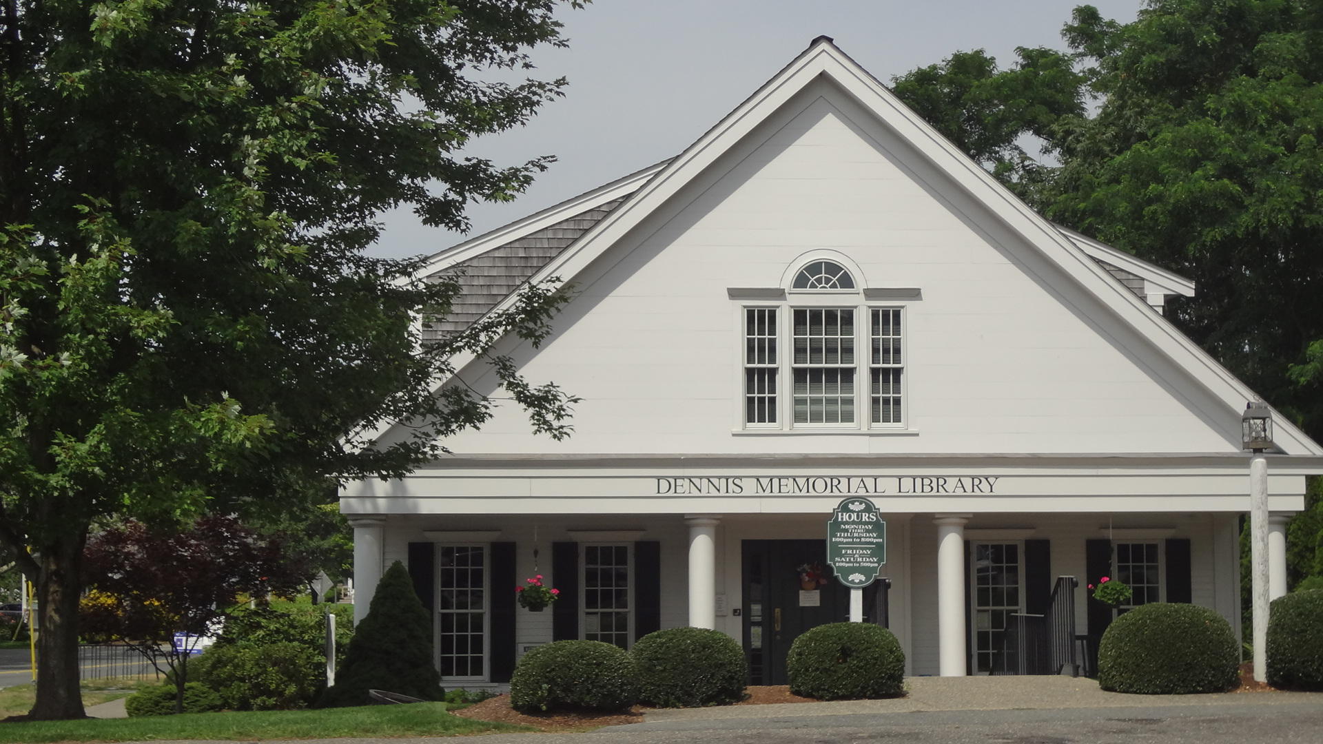 683 Old Post (rt 6a Main St ) Road, Unit 16 Dennis, MA 02638 - Photo 21 of 23 a front view of a house with a yard