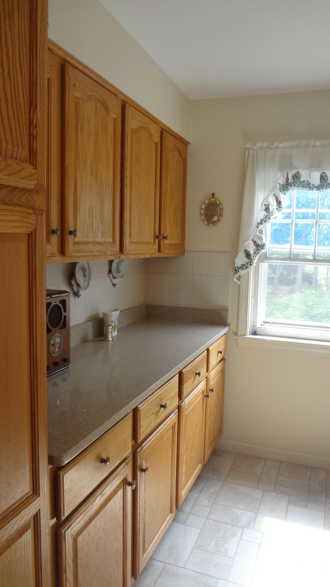 683 Old Post (rt 6a Main St ) Road, Unit 16 Dennis, MA 02638 - Photo 8 of 23 a view of a kitchen with electric appliances
