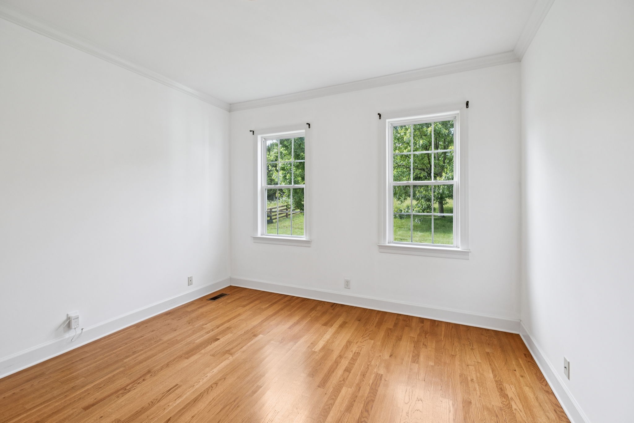 1387 Floyd Road Eagleville, TN 37060 - Photo 25 of 100 an empty room with wooden floor and windows