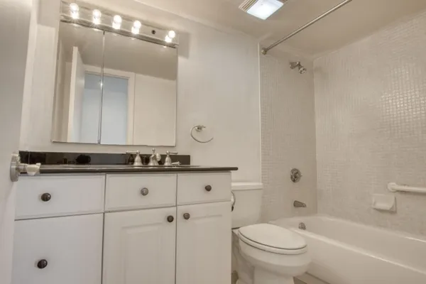 $2,000 | 4489 Luxemburg Court, Unit 101, Lake Worth, FL 33467