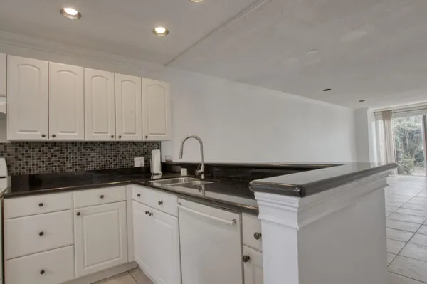 $2,000 | 4489 Luxemburg Court, Unit 101, Lake Worth, FL 33467