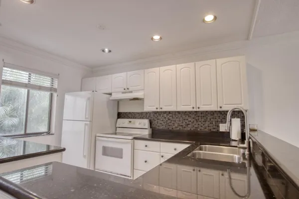 $2,000 | 4489 Luxemburg Court, Unit 101, Lake Worth, FL 33467