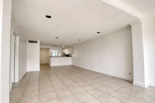 $2,000 | 4489 Luxemburg Court, Unit 101, Lake Worth, FL 33467