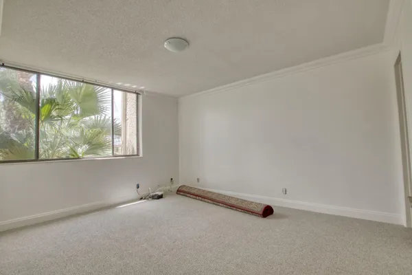 $2,000 | 4489 Luxemburg Court, Unit 101, Lake Worth, FL 33467