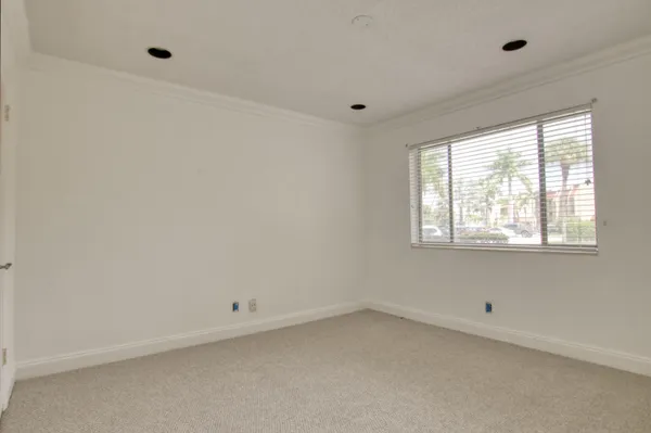 $2,000 | 4489 Luxemburg Court, Unit 101, Lake Worth, FL 33467