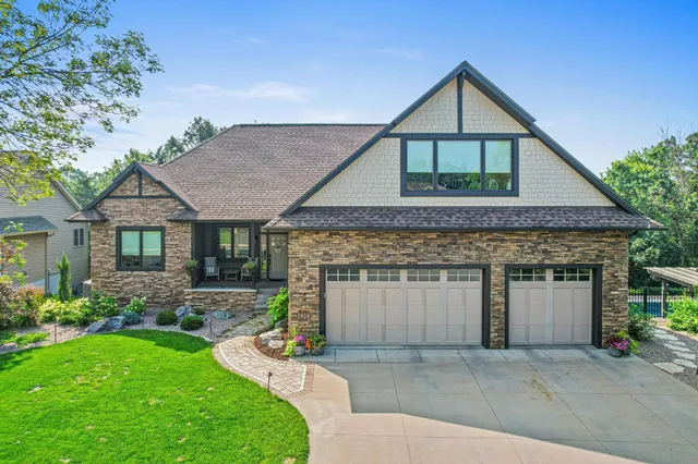 $875,000 | 1924 Glacier Avenue, River Falls, WI 54022