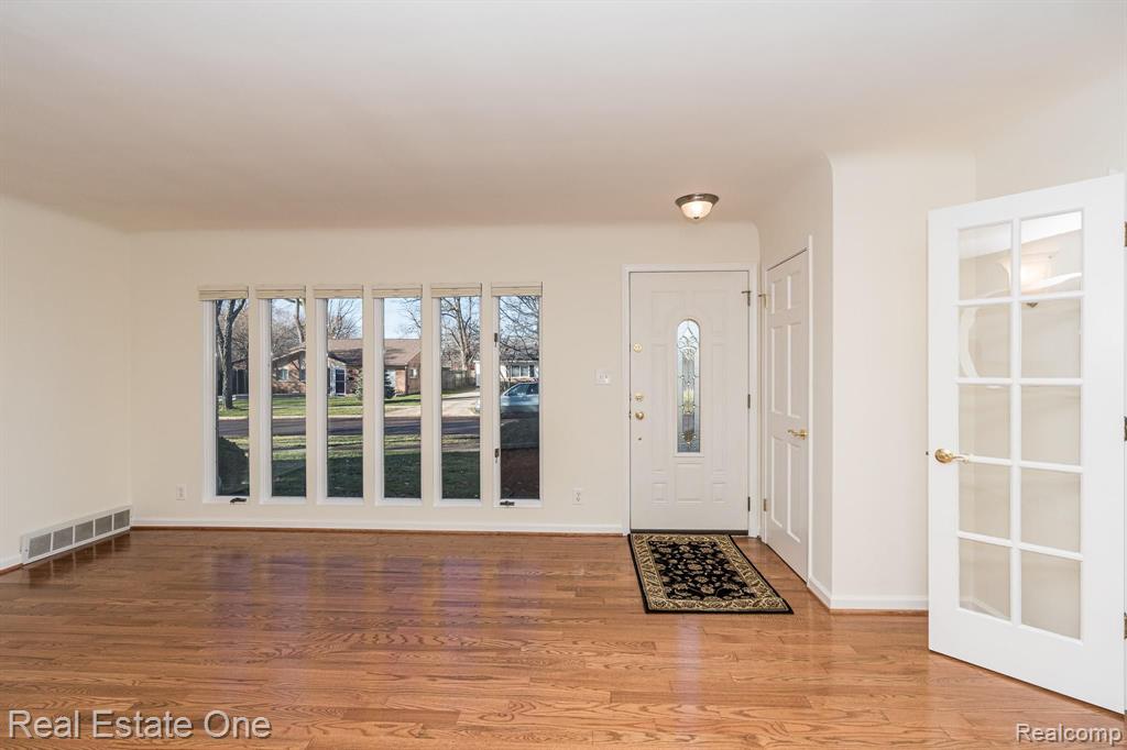1216 Sycamore Drive Rochester, MI 48307 - Photo 12 of 31