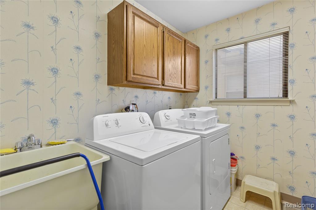 6579 Noble Road West Bloomfield, MI 48322 - Photo 31 of 46