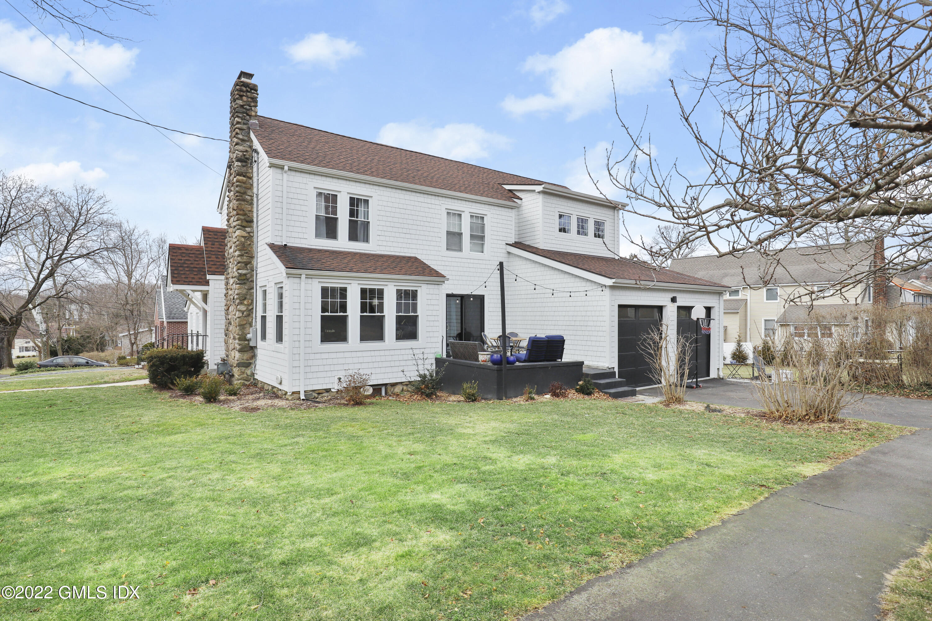 34 Hassake Road Old Greenwich, CT 06870 - Photo 2 of 34 34 Hassake Rd Old Greenwich CT-print-045