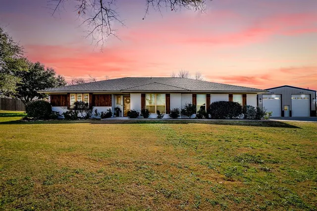 $989,999 | 649 Christopher Lane, Burleson, TX 76028