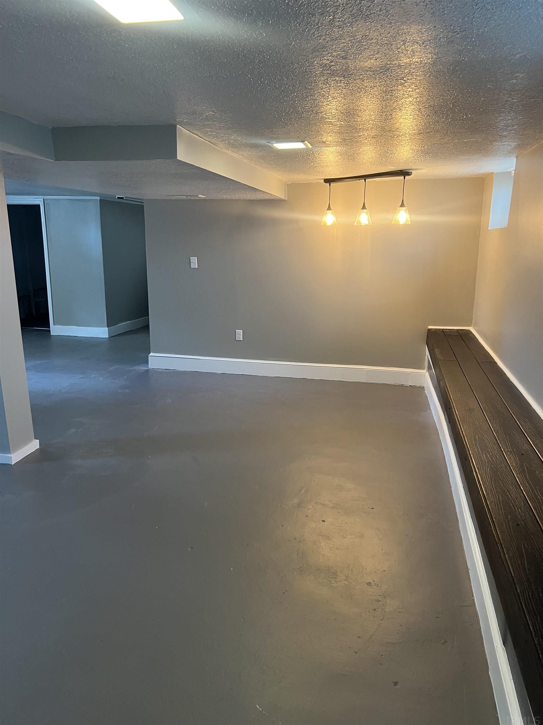 2305 Oakridge Road Fort Wayne, IN 46805 - Photo 11 of 14 Gallery Image 11