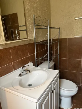 $725 | 115 St Francis Avenue, Unit 2, San Antonio, TX 78204