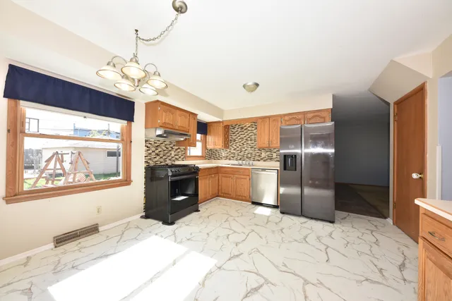 $354,900 | 635 East Price Avenue, Milwaukee, WI 53207